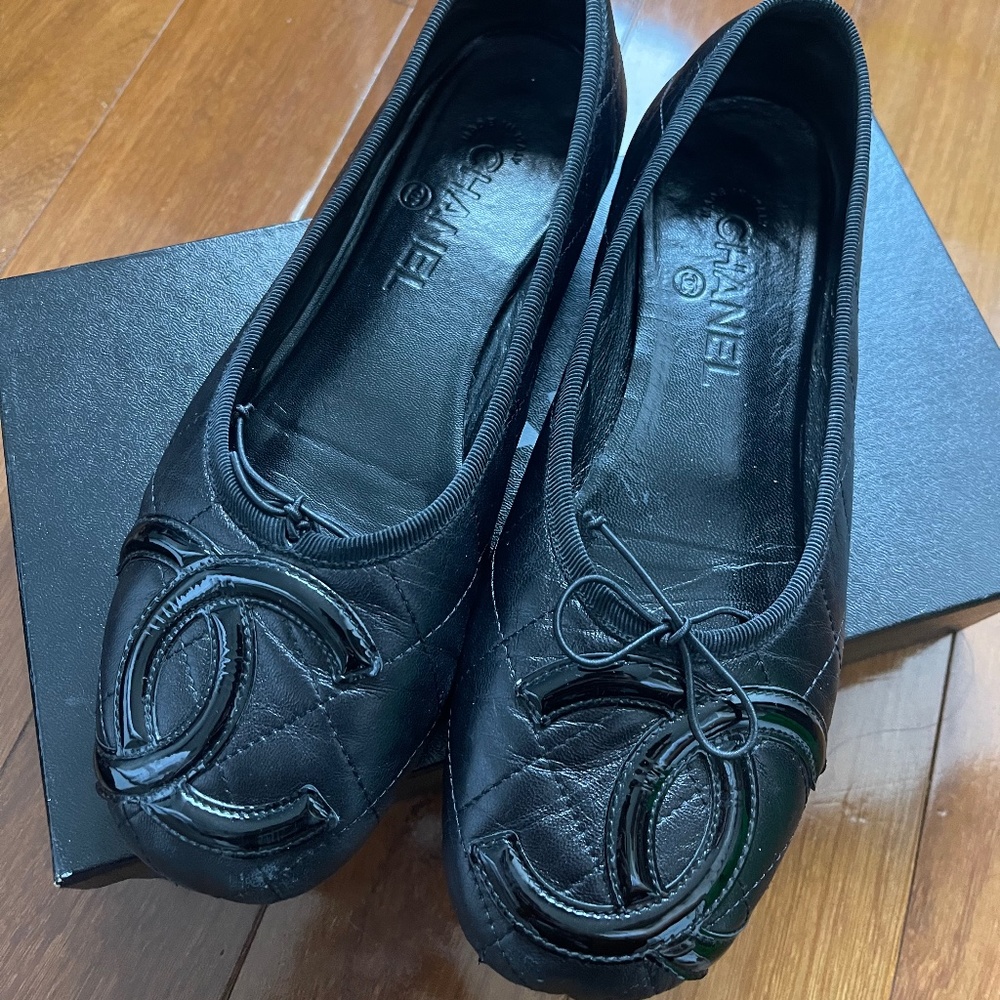 Authentic Chanel black CoCo flats